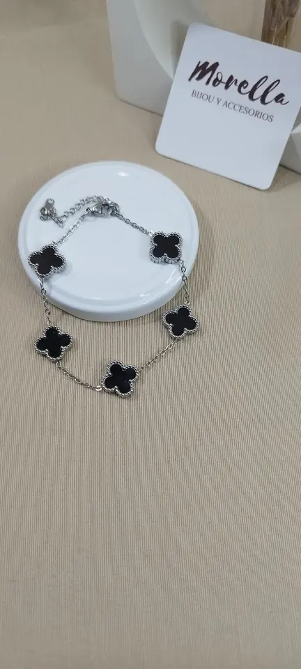 Pulsera trébol negro /plateado