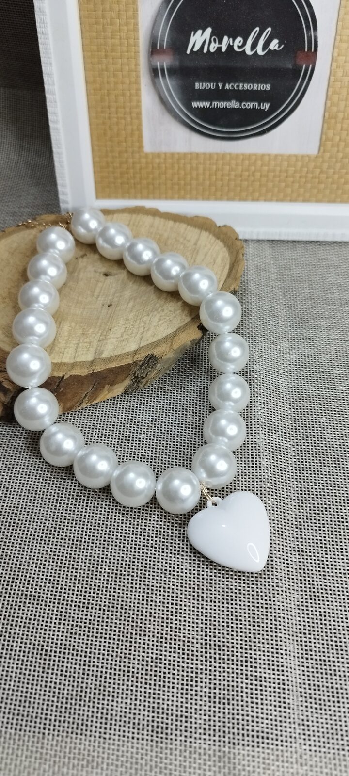 Collar (perla) con dije corazón blanco