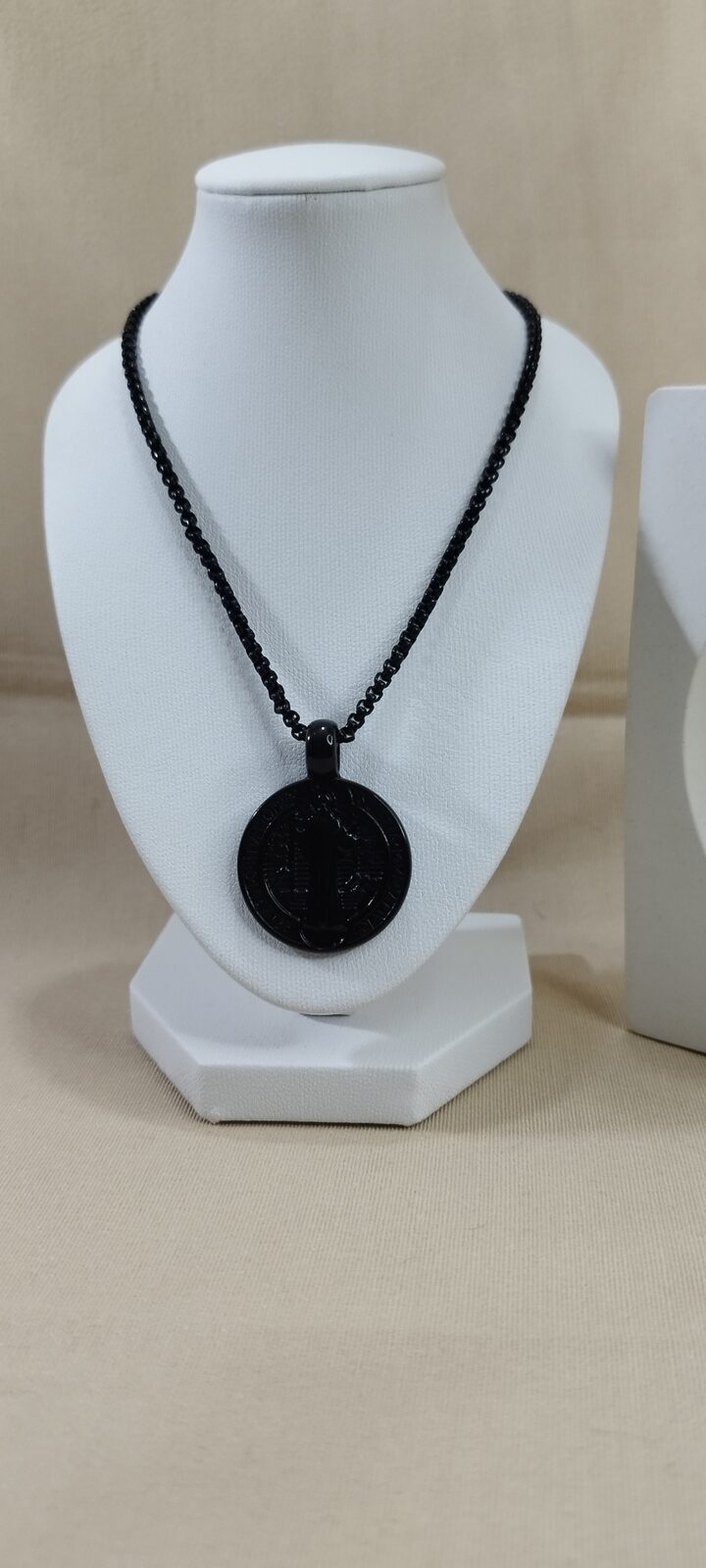 Cadena 60x3 y Dije de San Benito (negro)