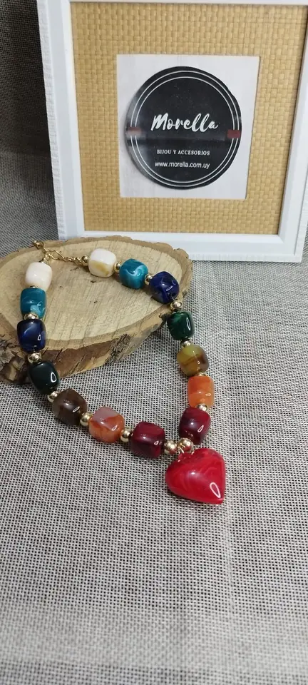 Collar multicolor dije corazón bordeaux