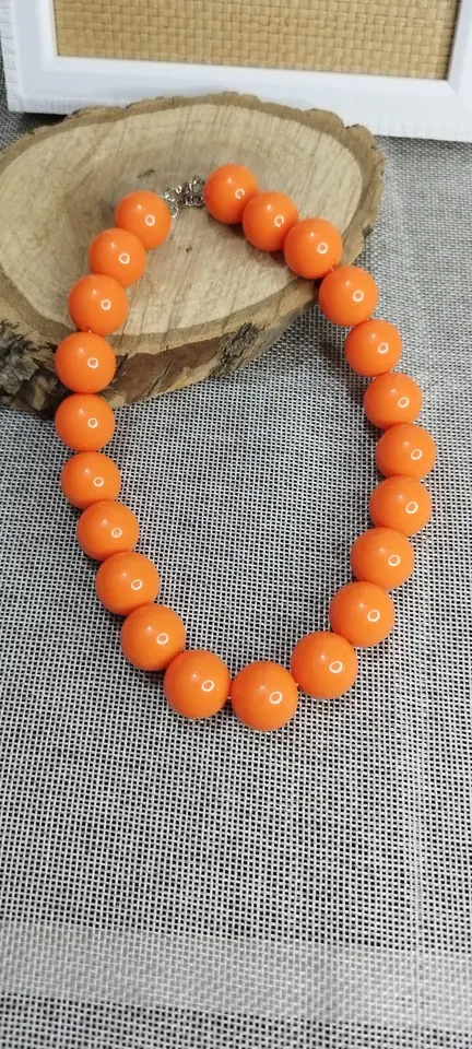 Collar naranja