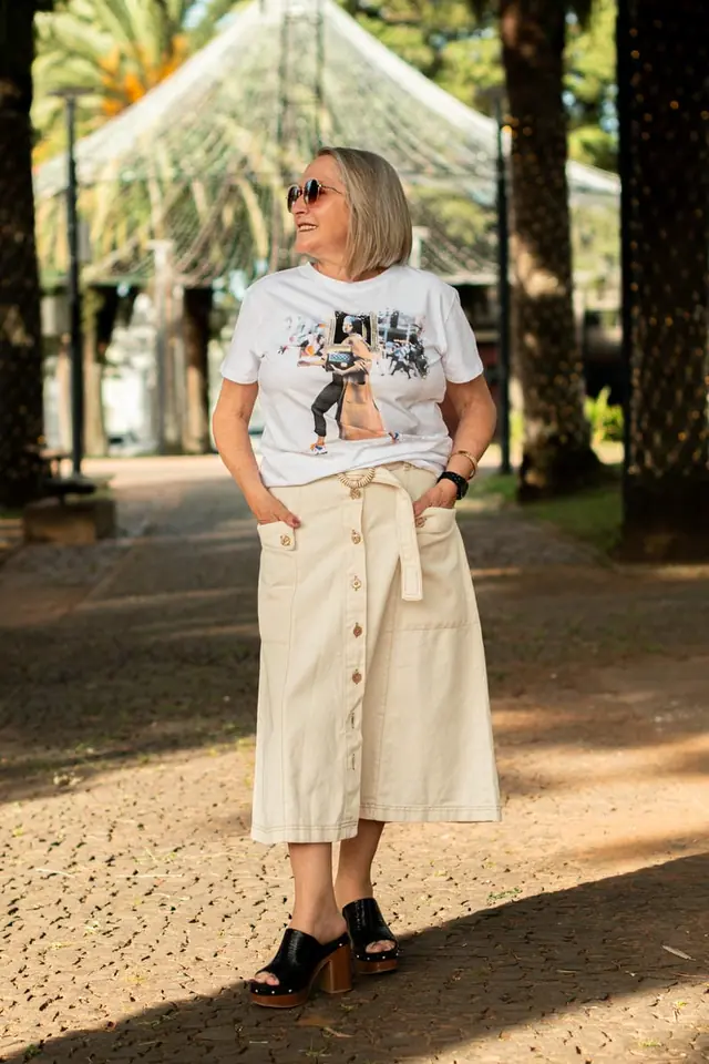642/0165   Pollera mid con botones