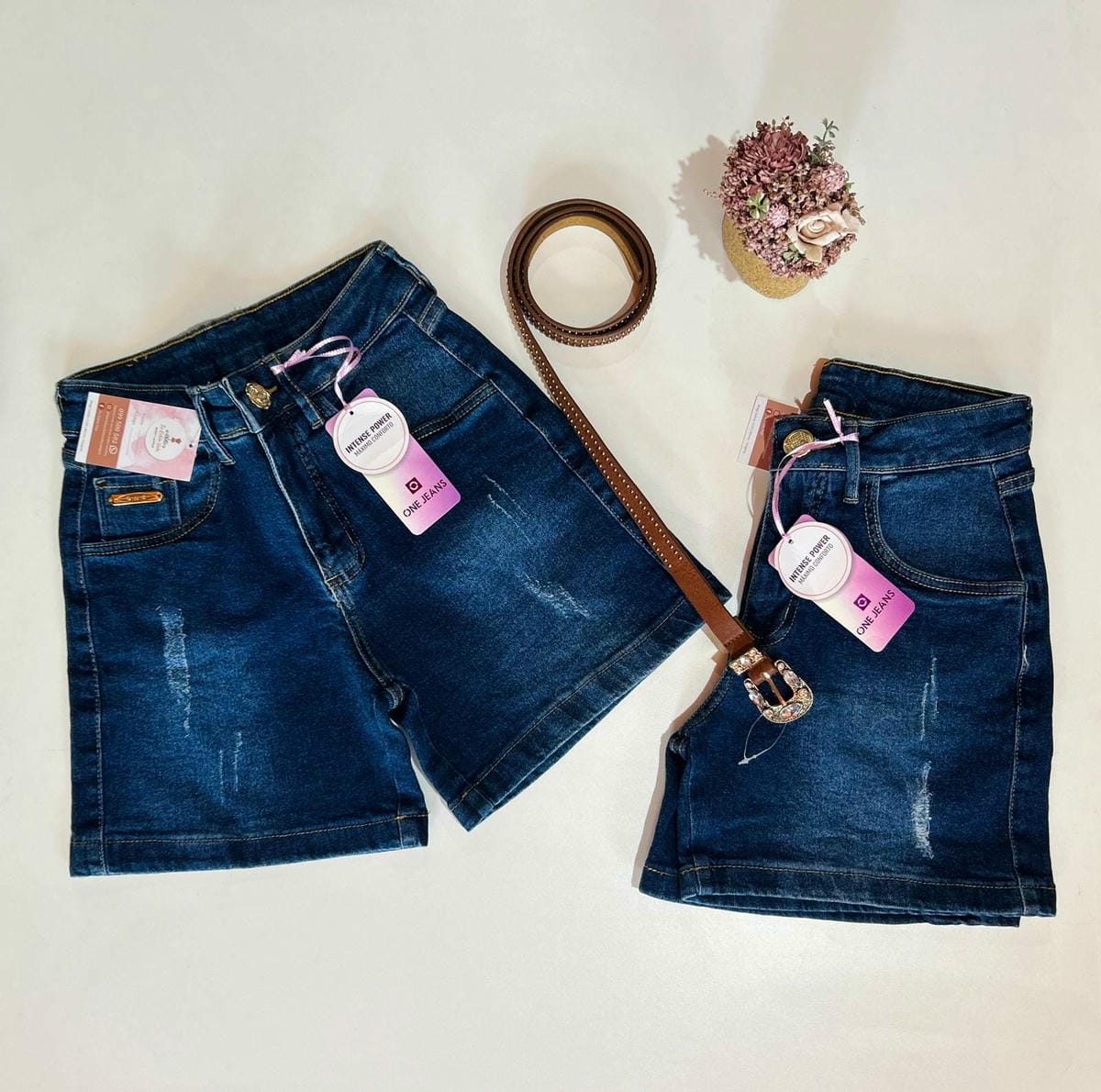 Short de jeans con simulación rotura