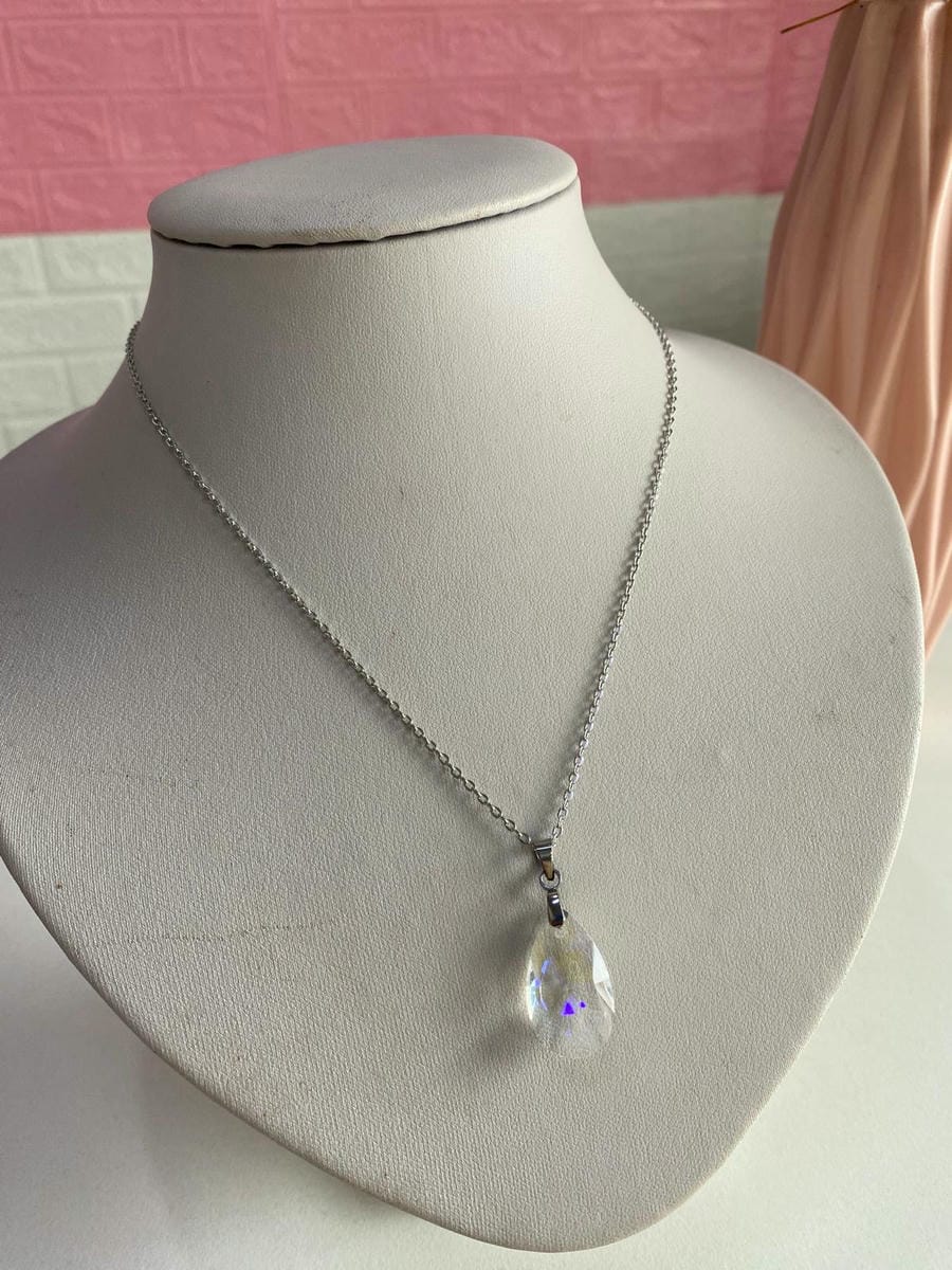Conjunto con dije piedra transparente