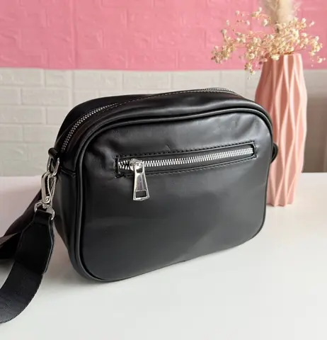 Bandolera cuerina un cierre y bolsillo