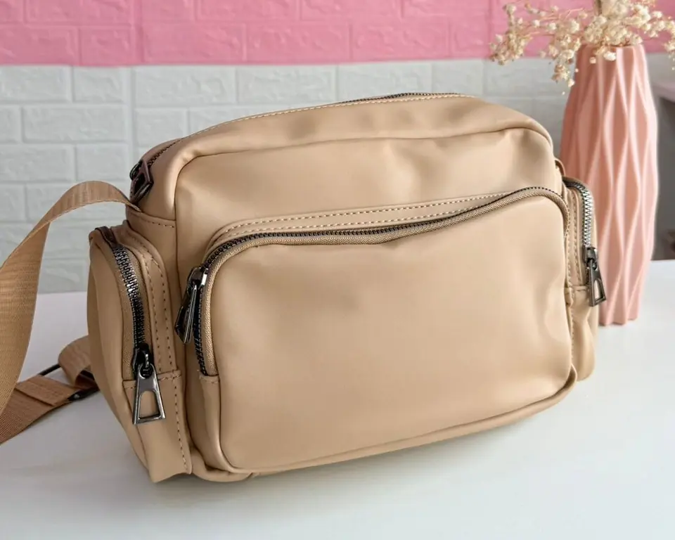 Bandolera beige en cuerina