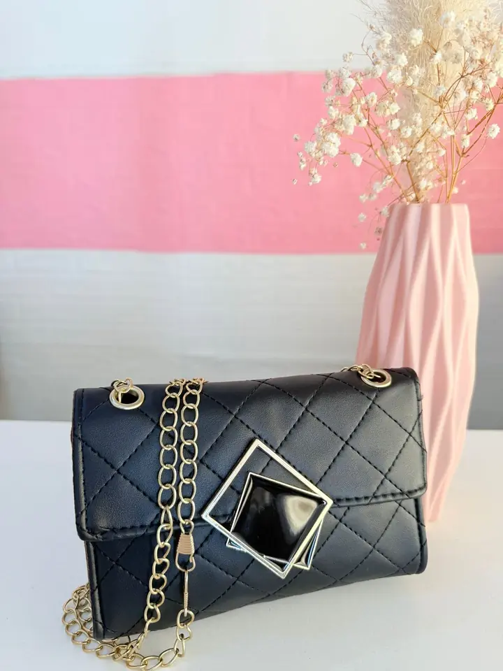 Cartera mini con cadena