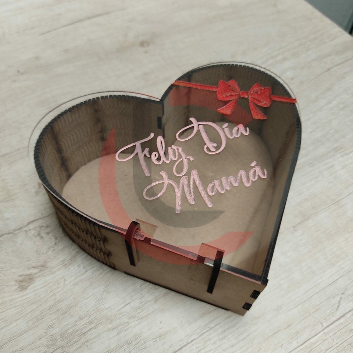 Caja corazón con tapa de acrílico