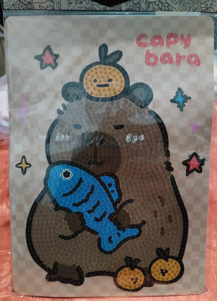 Cuadrito de cartón, capibara pez.