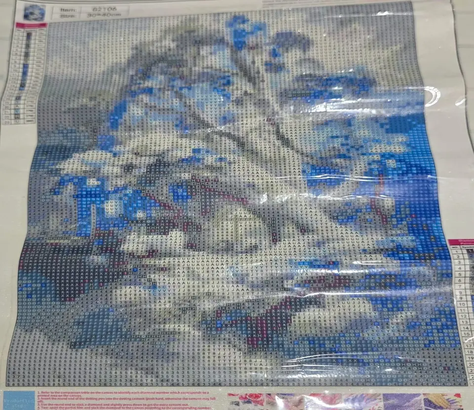 Árbol blanco con azul.
