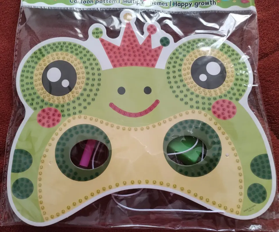 Mascara de cartón sapito.