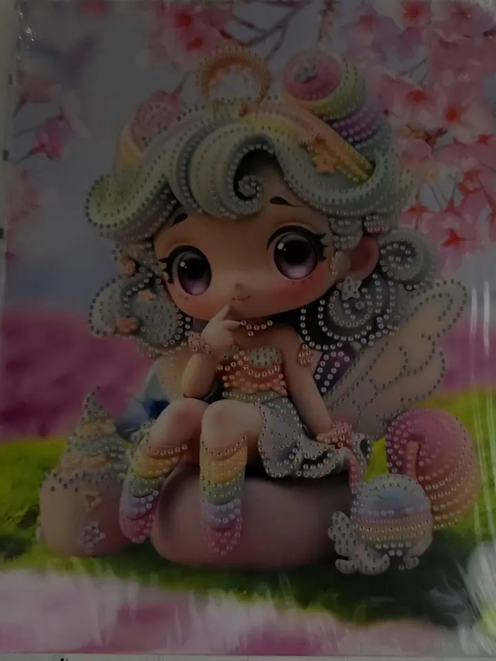 Cuadro muñeca sentada, con flores de fondo