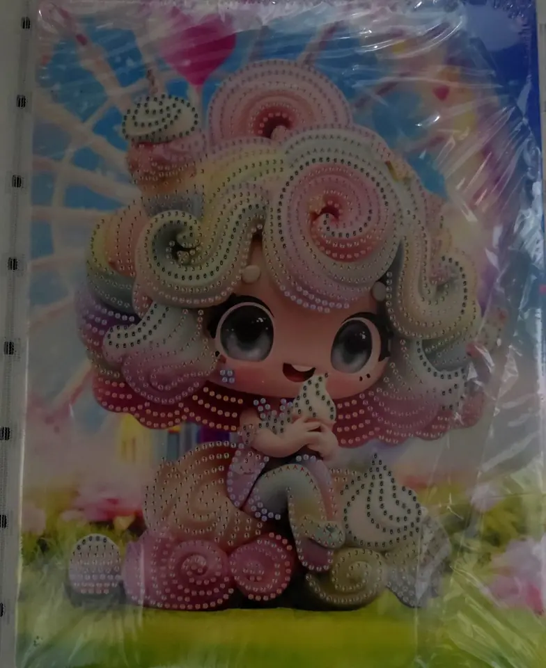 Cuadro muñeca, con mosaico atrás.