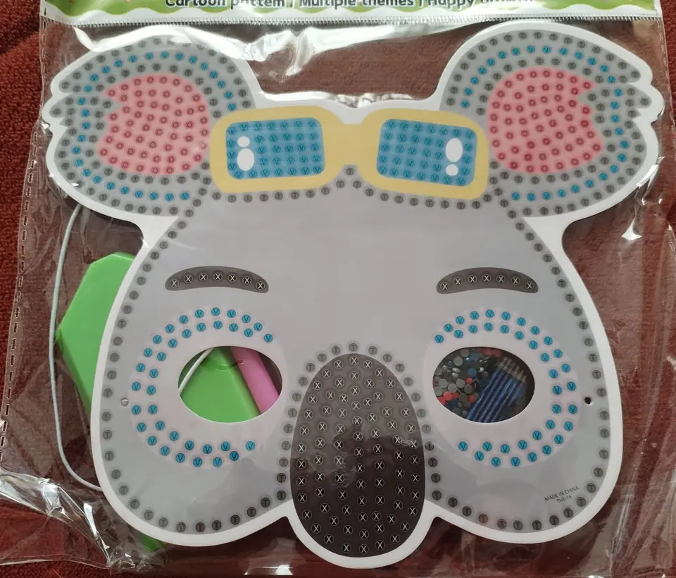 Mascara de cartón koala.