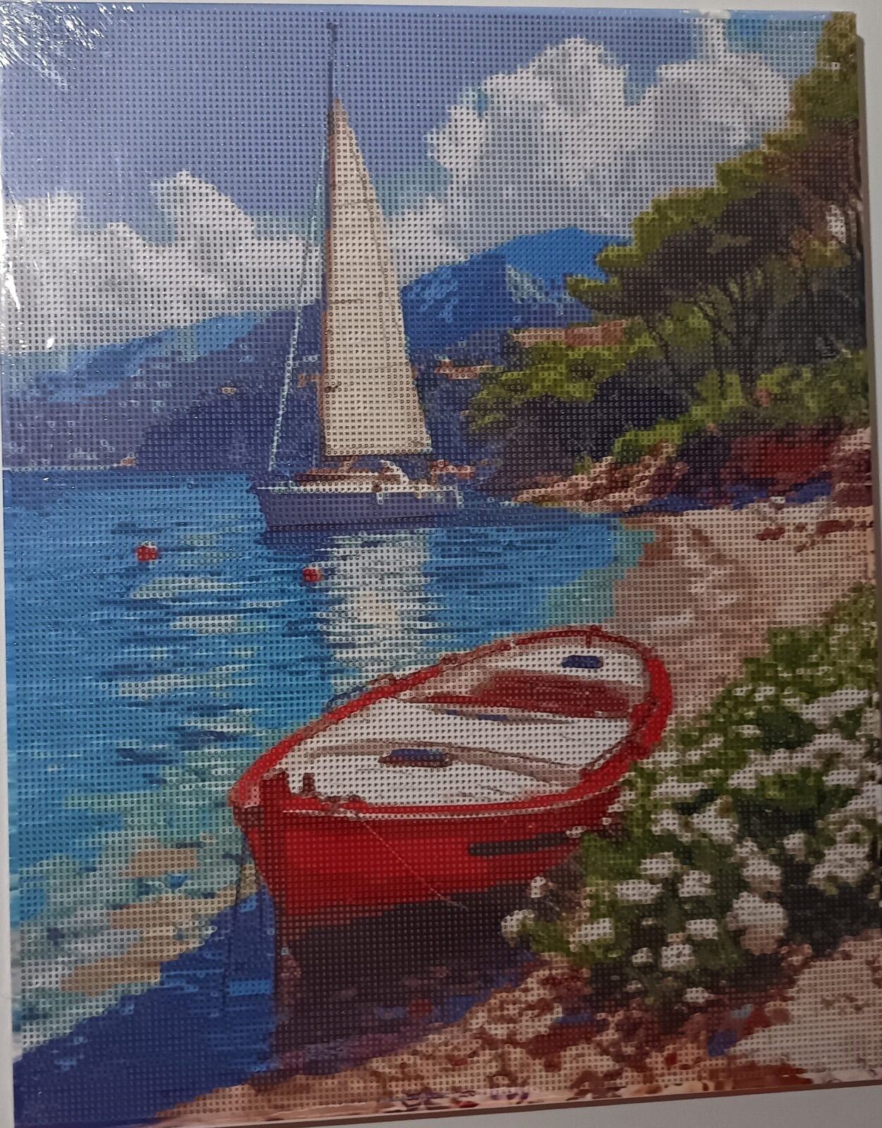 Canoa en la orilla.