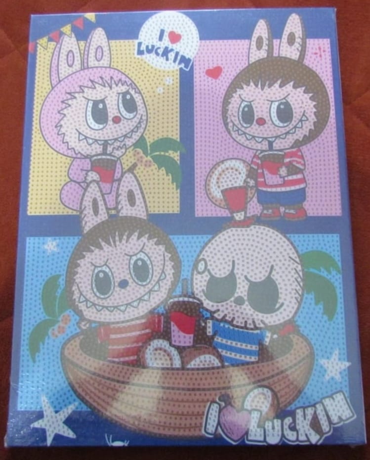 Cuadro Labubu con 4 imágenes.