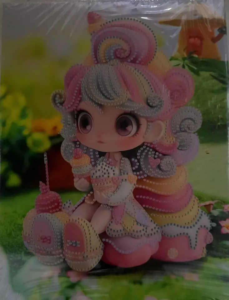 Cuadro muñeca, con honguito de fondo.