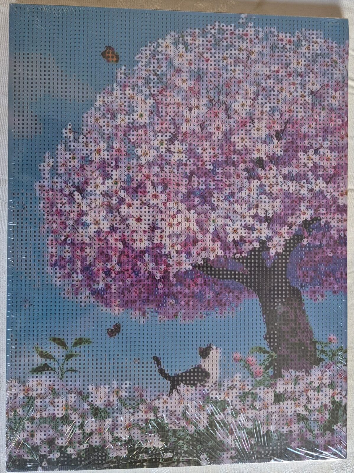 GATA ÁRBOL VIOLETA