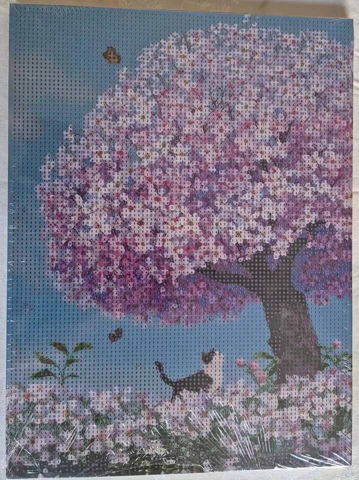 GATA ÁRBOL VIOLETA