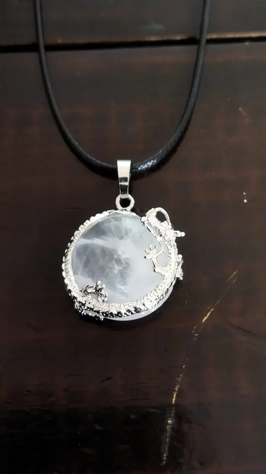 Collar Cuarzo Cristal medalla dragon