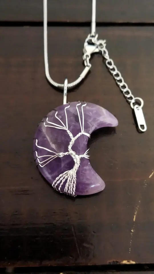 Collar Amatista en forma de luna con árbol de la vida