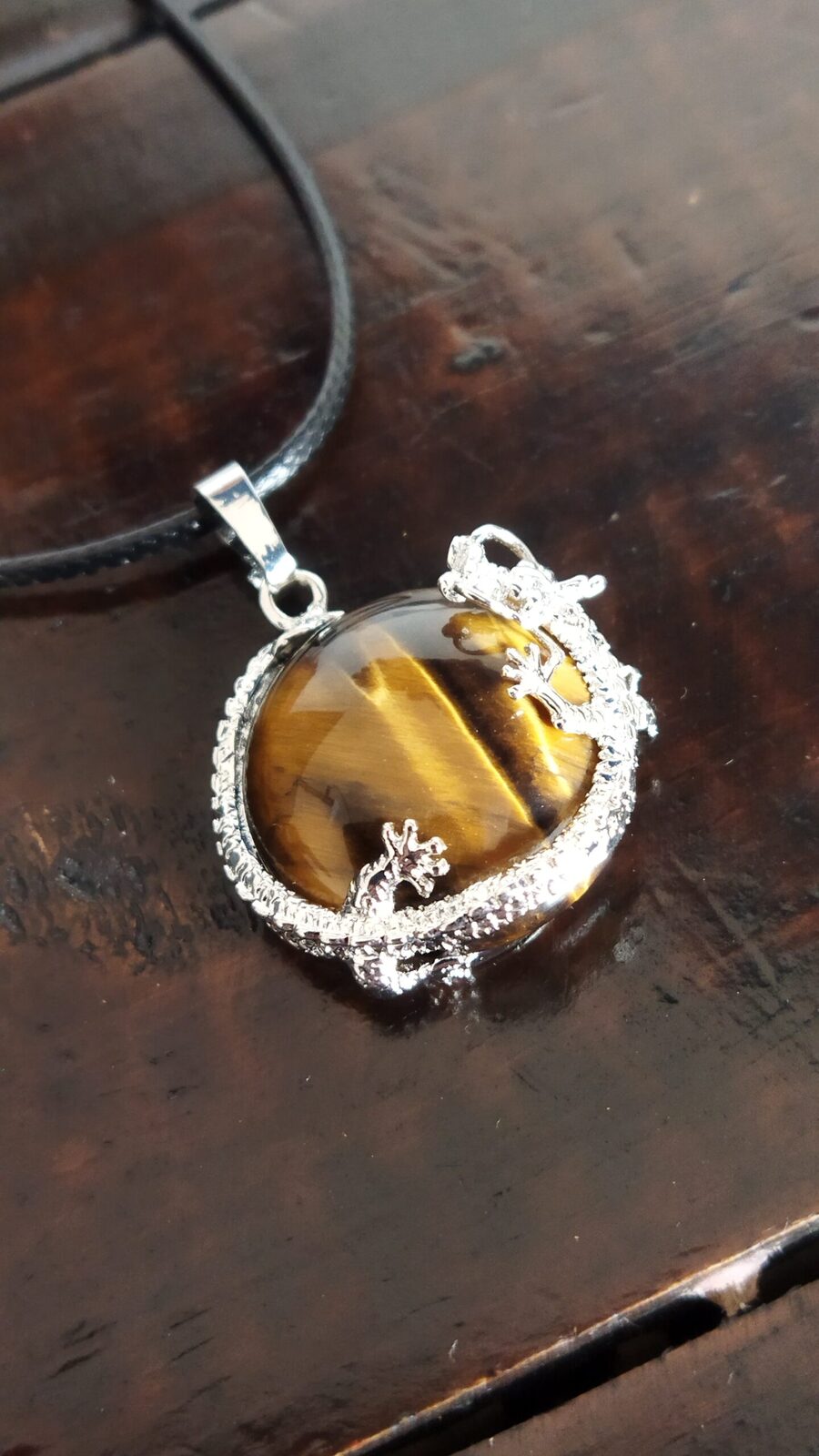 Collar Ojo de tigre medalla dragon