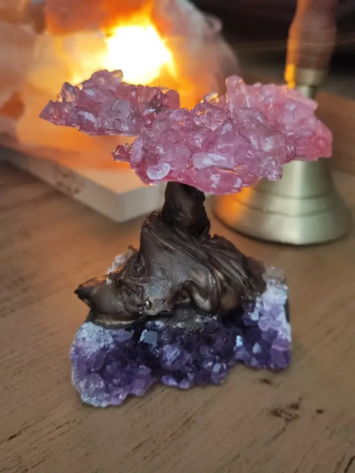 Árbol de la Vida con Base de Drusa de Amatista (Hojas Rosadas)