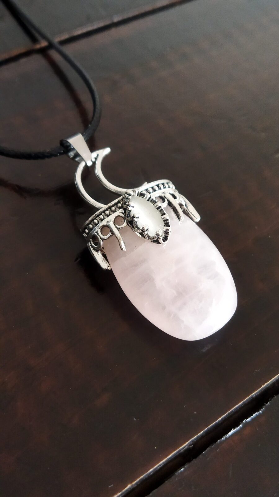 Collar Cuarzo Rosa con aplique de selenita blanca