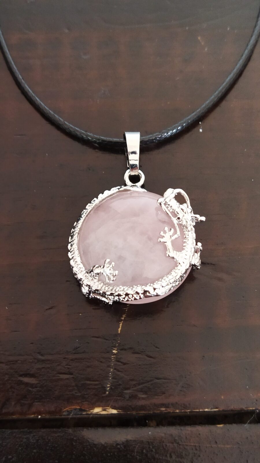 Collar Cuarzo Rosa medalla dragon