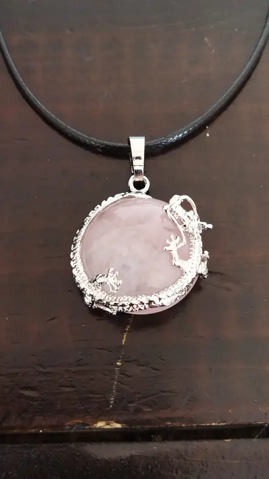 Collar Cuarzo Rosa medalla dragon