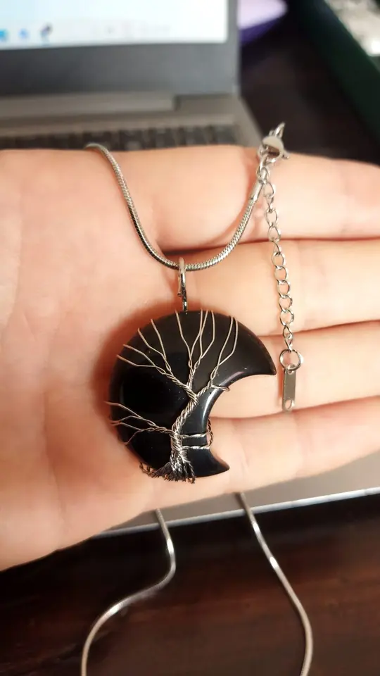 Collar Obsidiana Negra en forma de luna con arbol de la vida