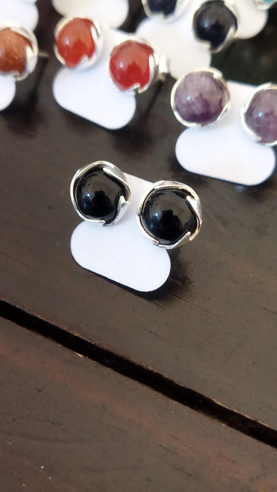 Caravanas de Obsidiana Negra Enchapadas en Plata