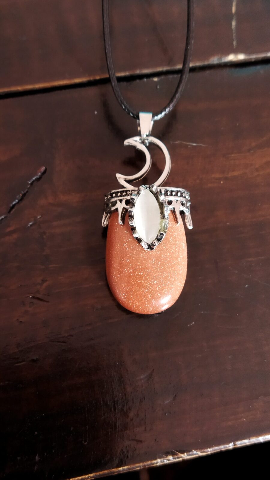 Collar Piedra Sol con aplique de selenita blanca