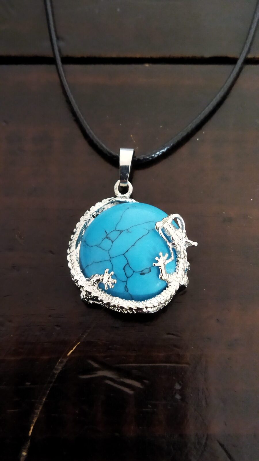 Collar Howlita turquesa medalla dragon