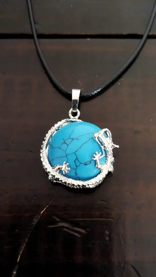 Collar Howlita turquesa medalla dragon