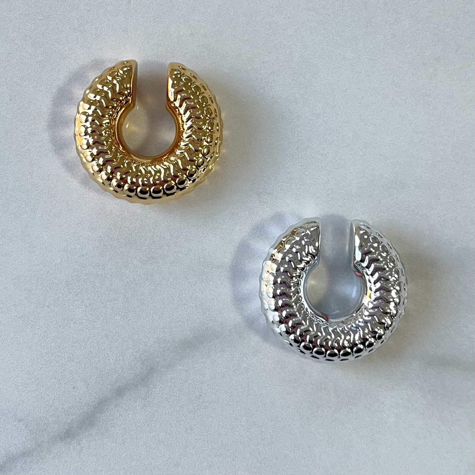 Ear cuff oruga