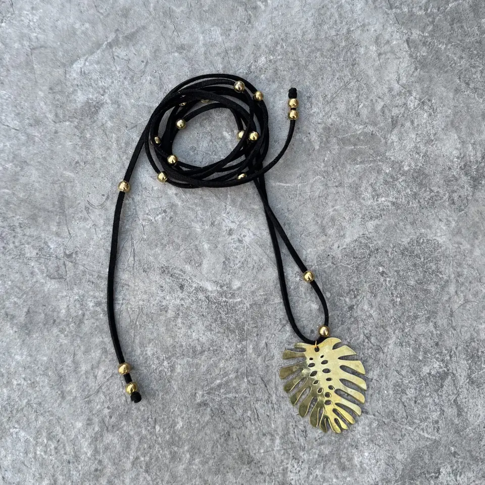 Tiento con dije Monstera