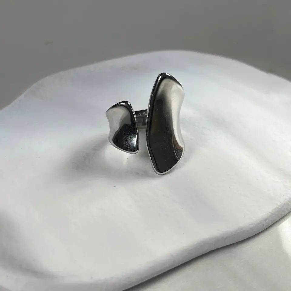 Anillo Lia