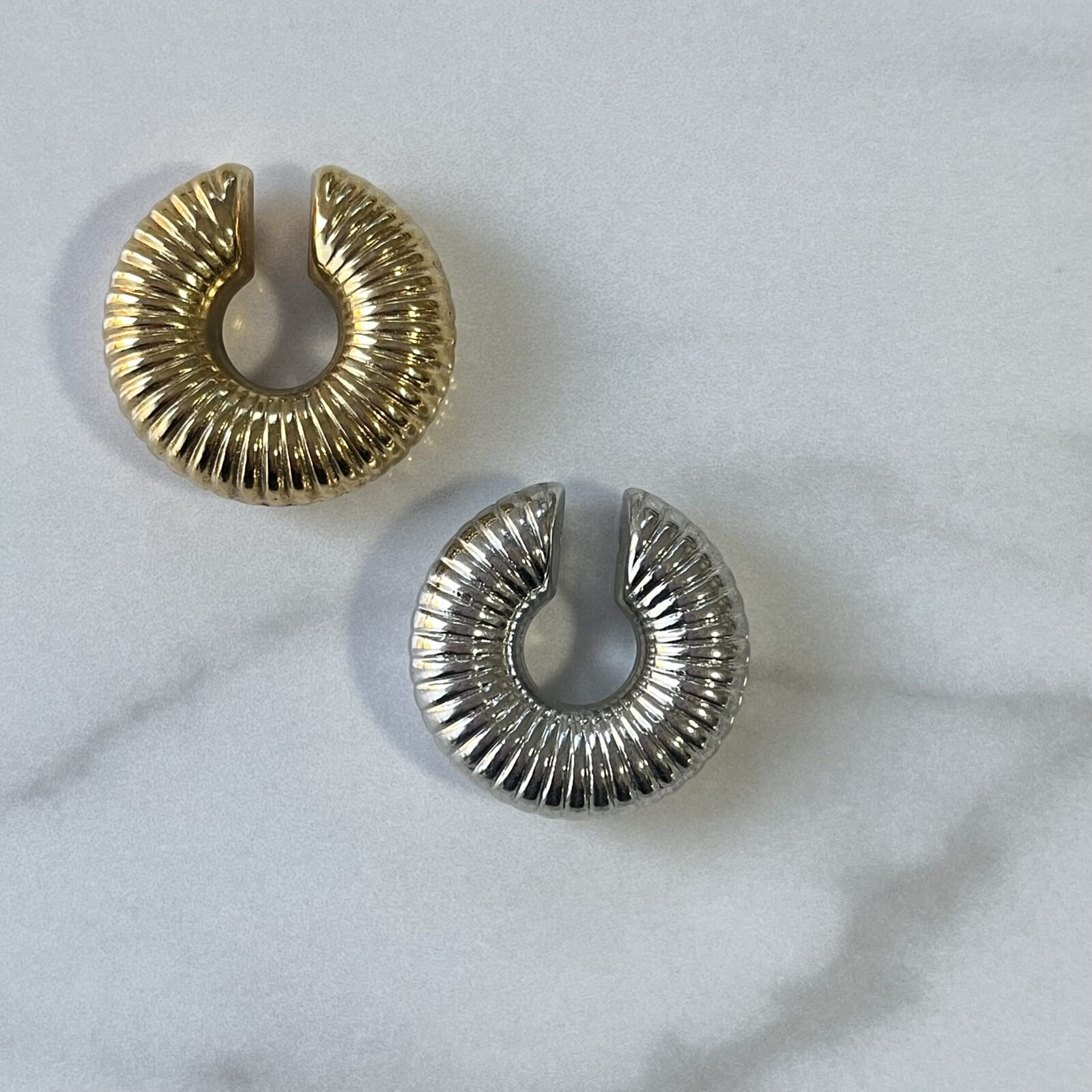 Ear cuff ranuras