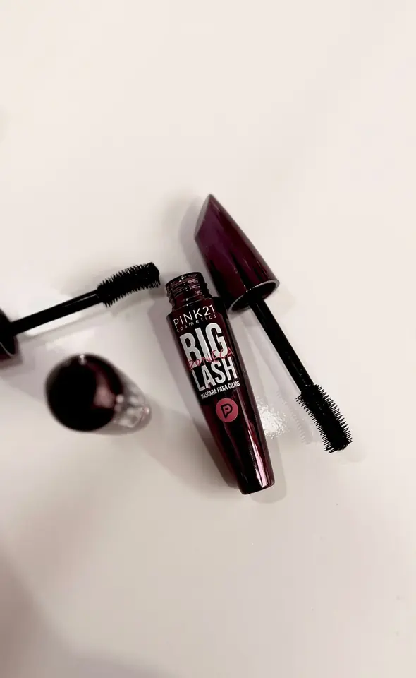 Mascara dde pestañas curva y volumen