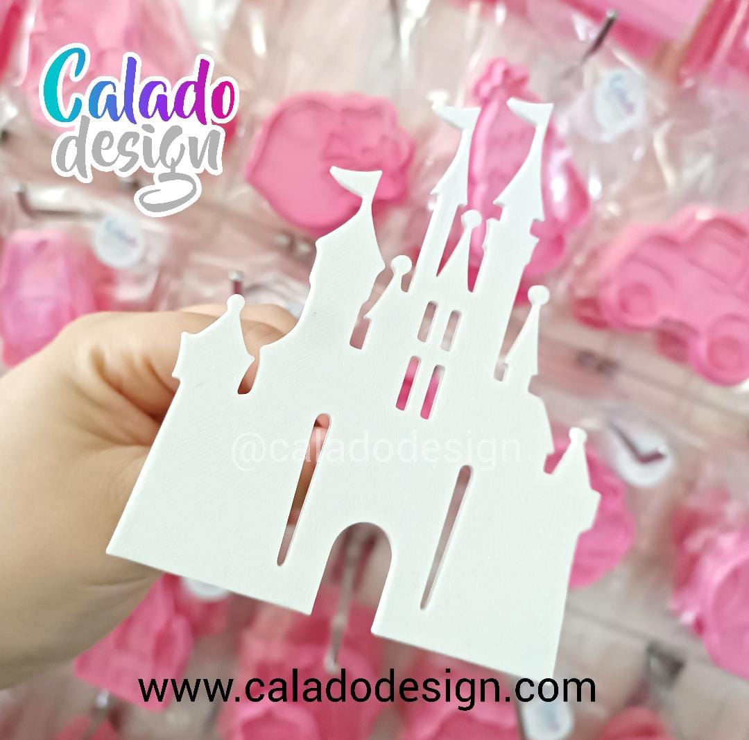 Castillo Disney con pincho hacia atrás (copia)