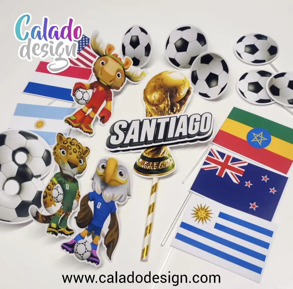 Caketopper con copa, mascotas banderas y pelotas