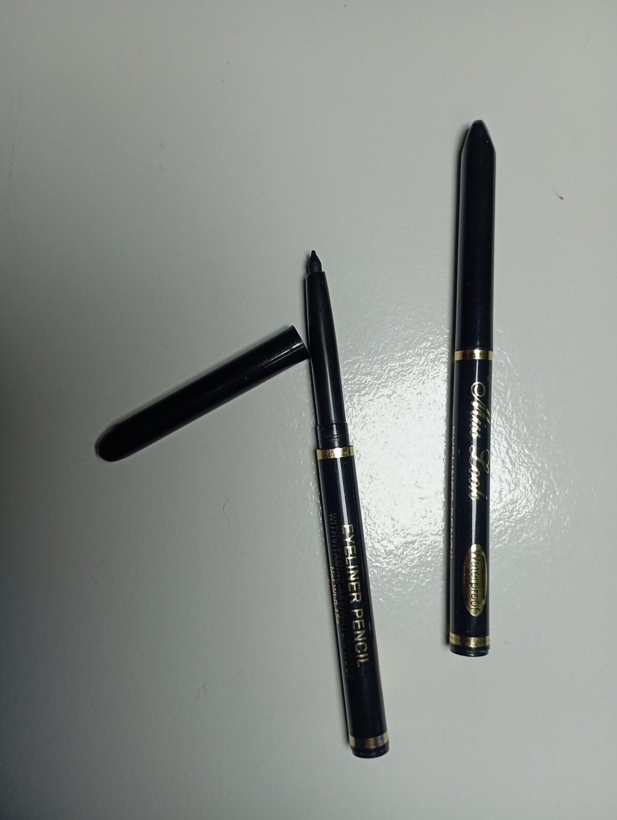 Delineador retráctil para ojos