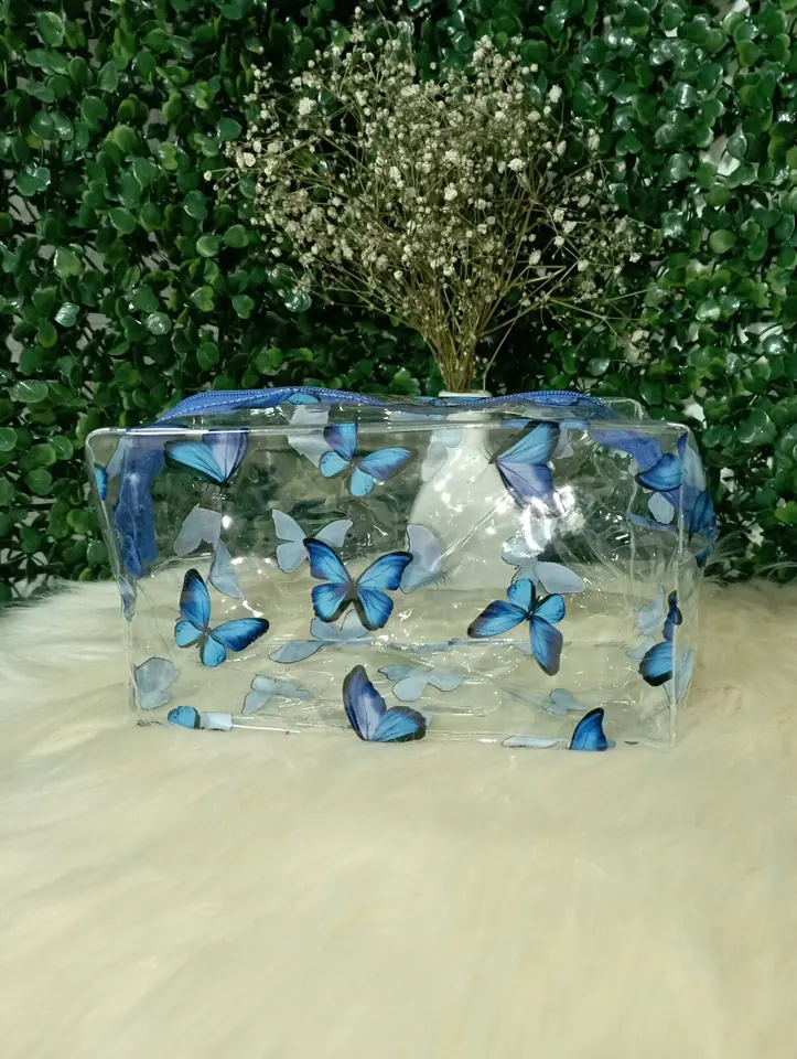 Neceser transparente con diseño de mariposas