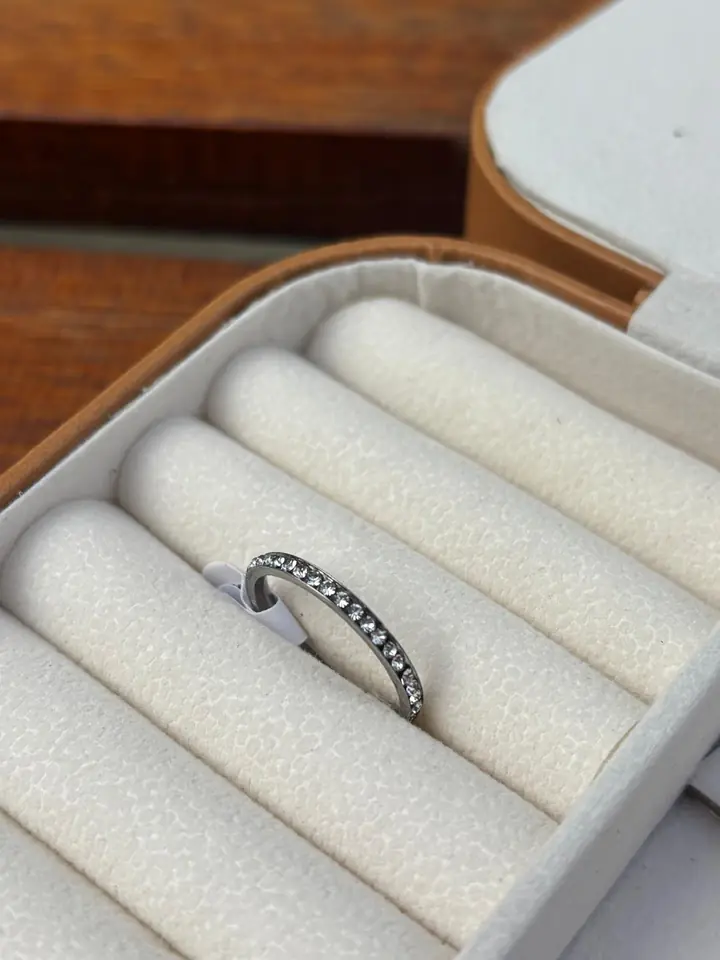 Anillo "Línea de Diamante"