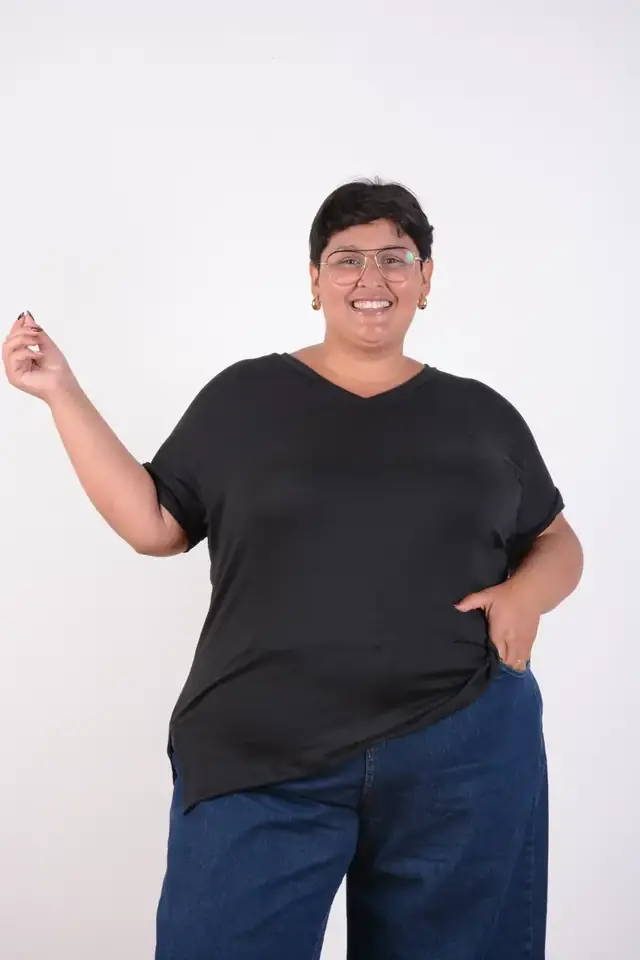 Remera Básica Aura Escote V