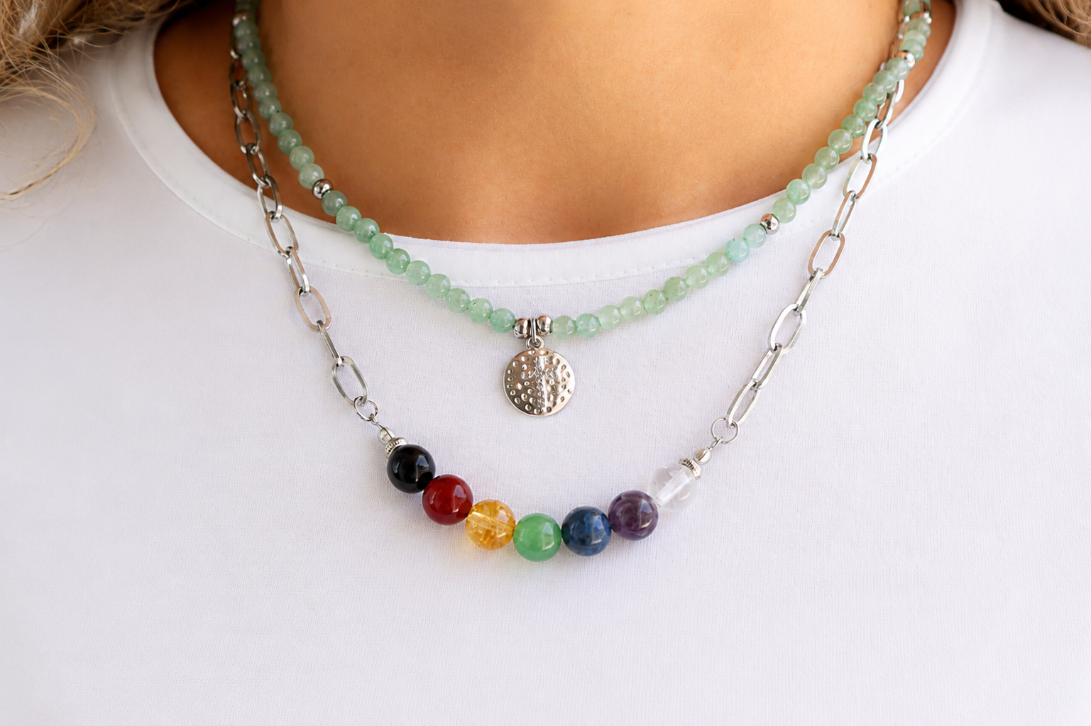 "Bienvenidos a un espacio donde la magia y la energía se encuentran", cada accesorio, velas y amuletos son creados con amor y pensados para brindar equilibrio, protección y bienestar, con el propósito de potenciar tus momentos.
