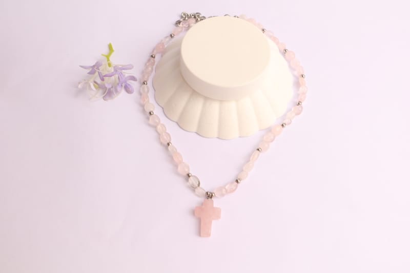 COLLAR EN CUARZO ROSA