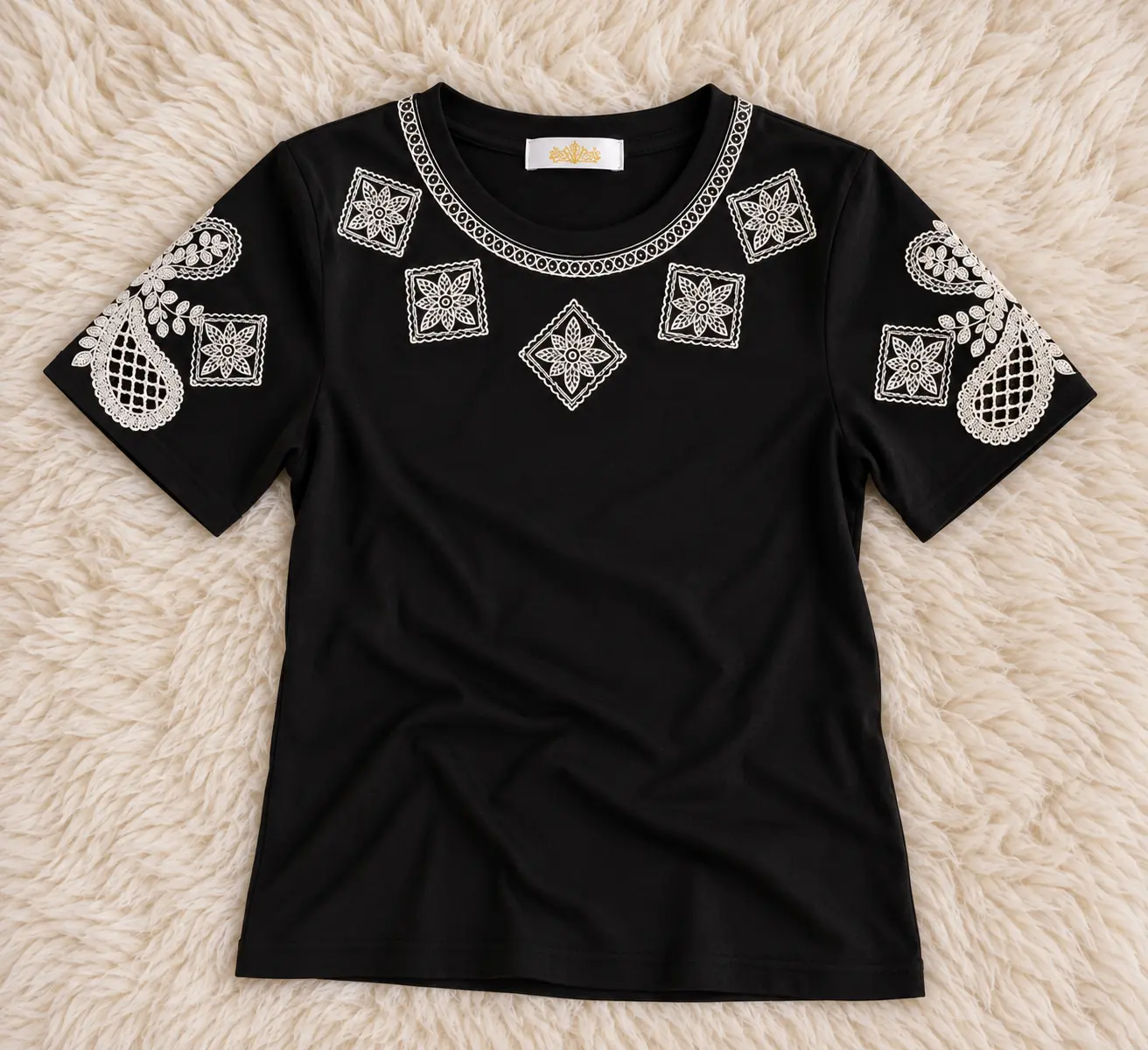 Remera con encaje - 110 contorno de busto- negra