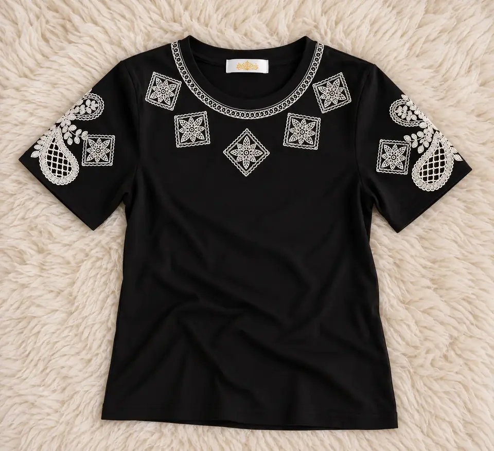 Remera con encaje - 110 contorno de busto- negra